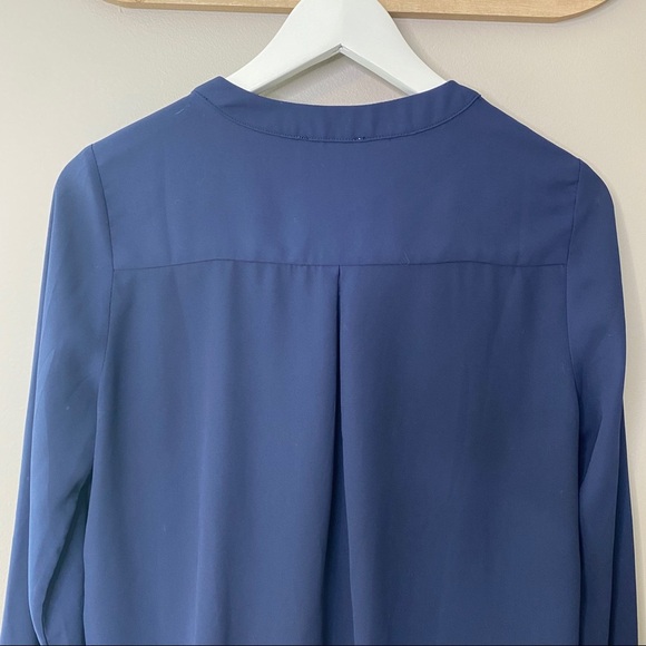 Everly Keyhole Wrap Blouse Navy Blue Sz Medium - Picture 9 of 10